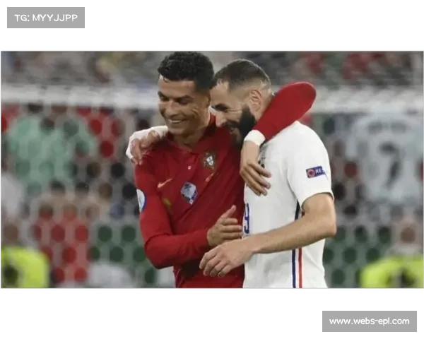 门兴莱比锡赛后交换球衣,塔巴科维奇与奥尔班相谈甚欢